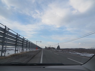このあたりの路面は雪が全くありません_b0405523_22514875.jpg
