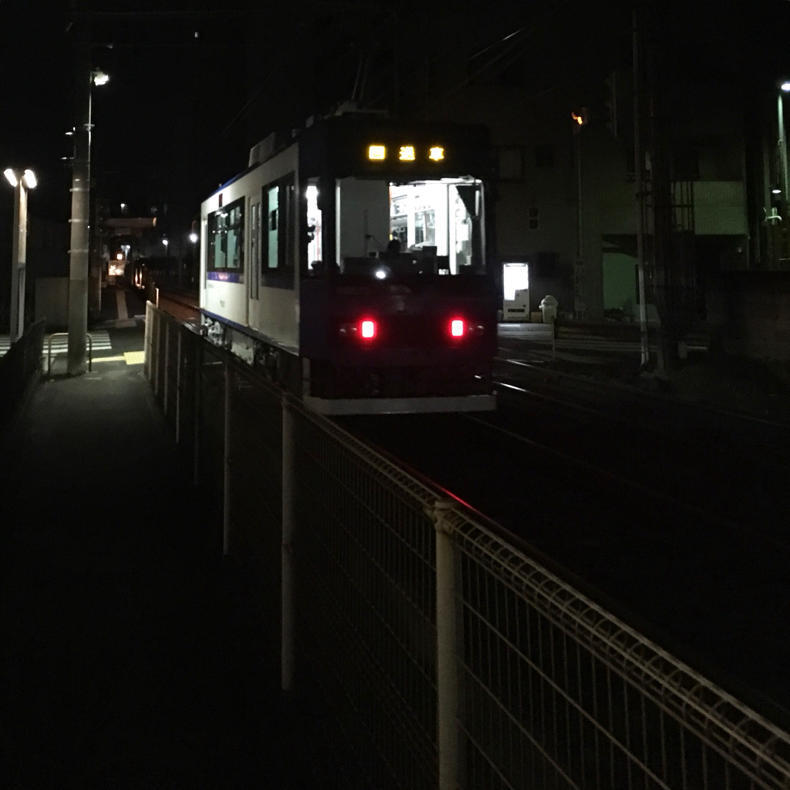 誰もいないホームで_c0060143_11435040.jpg