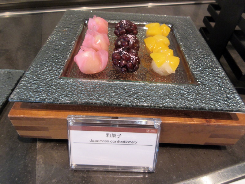 おやつタイムのラウンジ巡り【グランドプリンスホテル高輪】_b0009849_16481189.jpg