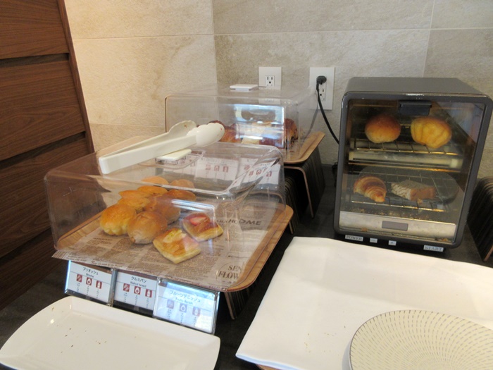 おやつタイムのラウンジ巡り【グランドプリンスホテル高輪】_b0009849_16502395.jpg