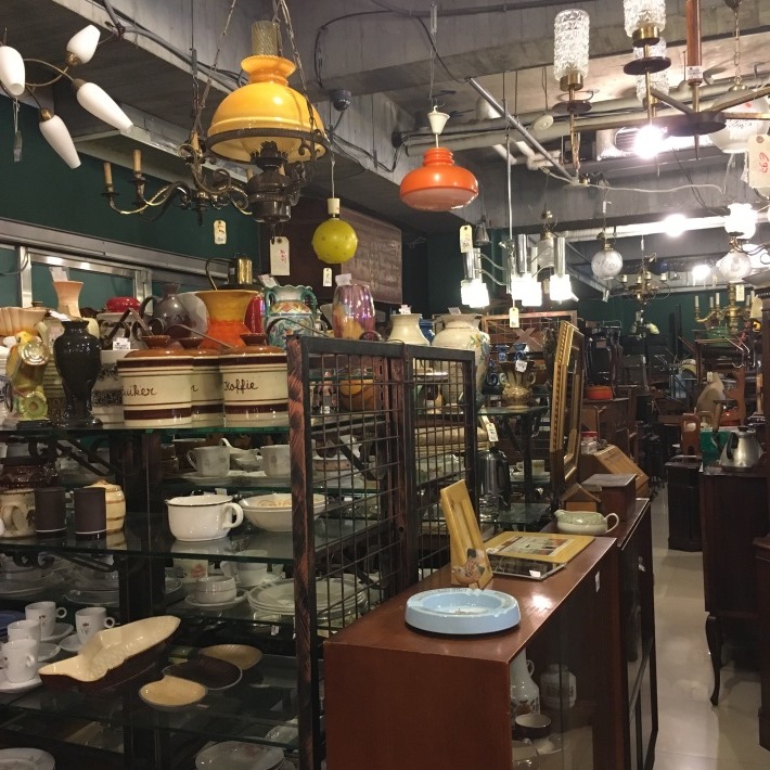 台北 倉庫のようなアンティークショップ「歐洲跳蚤市場」（内湖