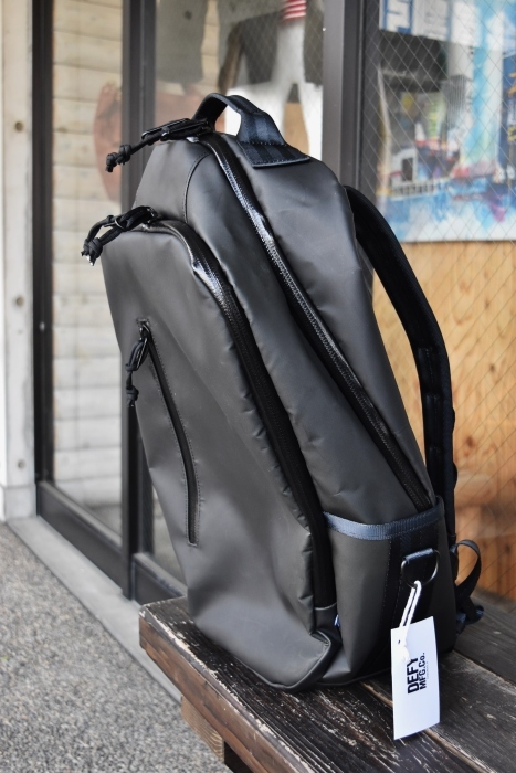 大人の黒・其の① DEFY BAGS BACKTOWN PACK M35 Tarp_d0152280_01344794.jpg