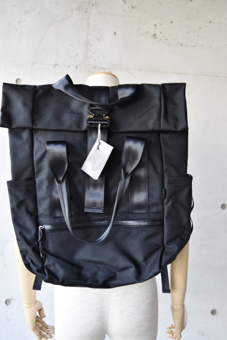 大人の黒・其の② DEFY BAGS Buckle Rolltop Backpack_d0152280_11403111.jpg