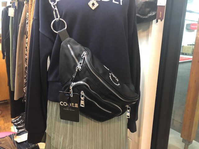 クーラ/COOLA  CQCQ FACE チェーンBODY BAG　☆再入荷～_e0076692_19080363.jpg