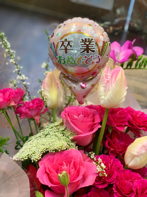 卒業式でお世話になった先生に渡す花 ルーシュの花仕事 卒業式でお世話になった先生に渡す花 ルーシュの花仕事