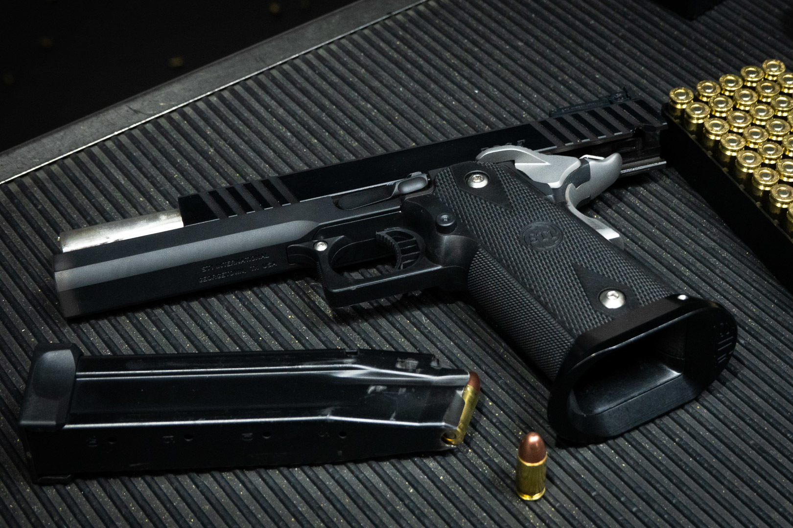 銃を撃つ週末2撃目 バナ誌 銃を撃つ週末2撃目 バナ誌