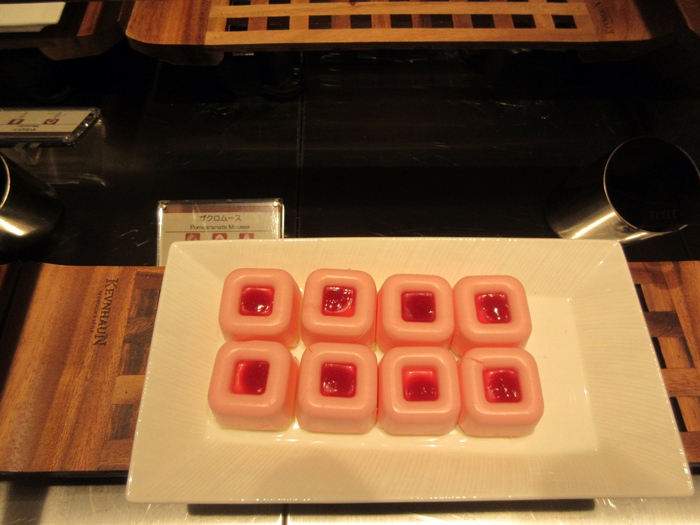おやつタイムのラウンジ巡り【グランドプリンスホテル新高輪】_b0009849_11395560.jpg