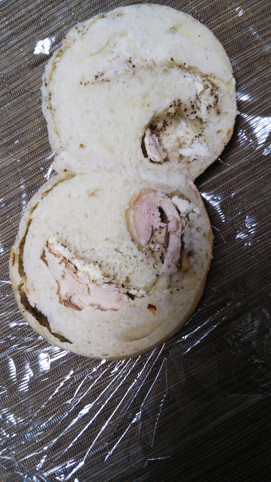 カリンベーグル スモークチキン・ペッパーチーズ_f0076001_234440100.jpg