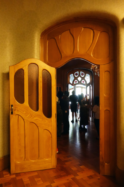 カサ・バトリョ Casa Batllo アントニ・ガウディ Antoni Gaudi 世界遺産 2018年9月 バルセロナの旅(14)_f0117059_20005304.jpg