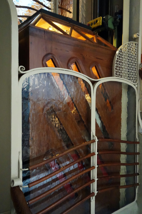 カサ・バトリョ Casa Batllo アントニ・ガウディ Antoni Gaudi 世界遺産 2018年9月 バルセロナの旅(14)_f0117059_20024186.jpg