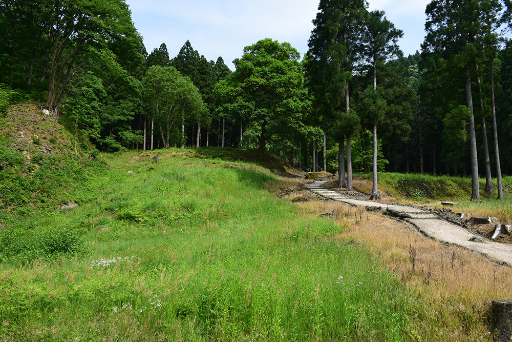一乗谷朝倉氏遺跡を歩く。 その5 「朝倉義景・朝倉孝景墓所」_e0158128_20175476.jpg