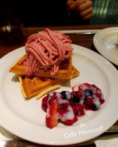 本日のデザートはベリーソースのモンブラン♪ Cafe Morozoff ＜さっぽろカフェ情報＞_b0004242_17325123.jpg