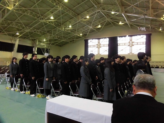 卒業式を翌日に控えた中で、富士高の同窓会・富友会への高校3年生の入会式_f0141310_06230991.jpg