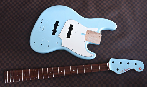 オーダーものを含むGuitarと5弦Bassの塗装が完了!_e0053731_15252984.jpg