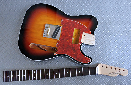 オーダーものを含むGuitarと5弦Bassの塗装が完了!_e0053731_15253336.jpg