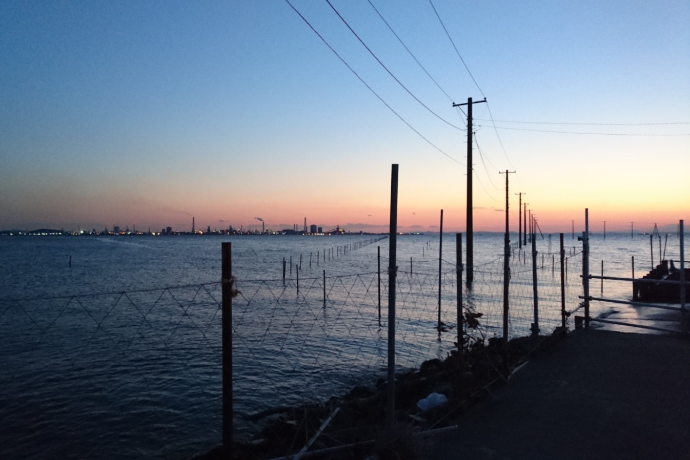 満潮の海中電柱と夕焼け 江川海岸 こころ絵日記 Vol 1 満潮の海中電柱と夕焼け 江川海岸 こころ絵日記 Vol 1