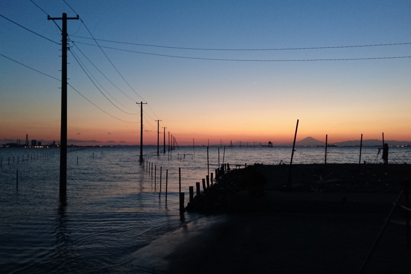 満潮の海中電柱と夕焼け 江川海岸 こころ絵日記 Vol 1 満潮の海中電柱と夕焼け 江川海岸 こころ絵日記 Vol 1