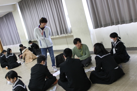 三条市立第二中学校において「世界の紛争をのぞいてみると」ワークショップを行いました_c0167632_17003655.jpg