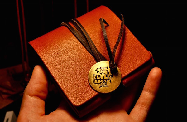 brass tag wallet_b0172633_20114298.jpg