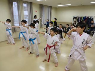 土曜日空手　八軒教室　3人の新しい仲間！_c0118332_21563779.jpg