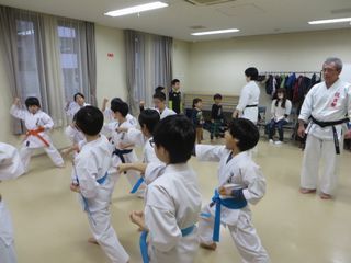 土曜日空手　八軒教室　3人の新しい仲間！_c0118332_21564374.jpg
