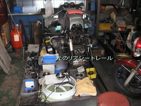 BMW R100RS改への道 6)リアシートレール_e0218639_13043127.jpg