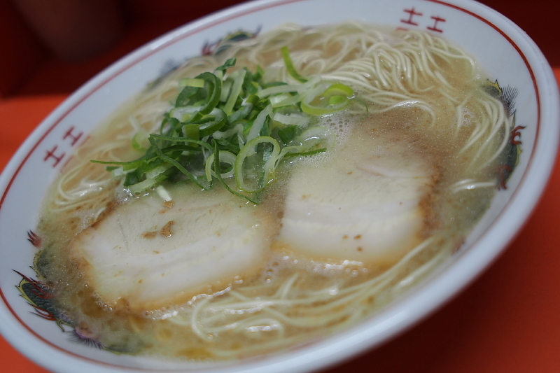 【あの店とは違う】博多中州 大砲ラーメン_b0008655_12583156.jpg