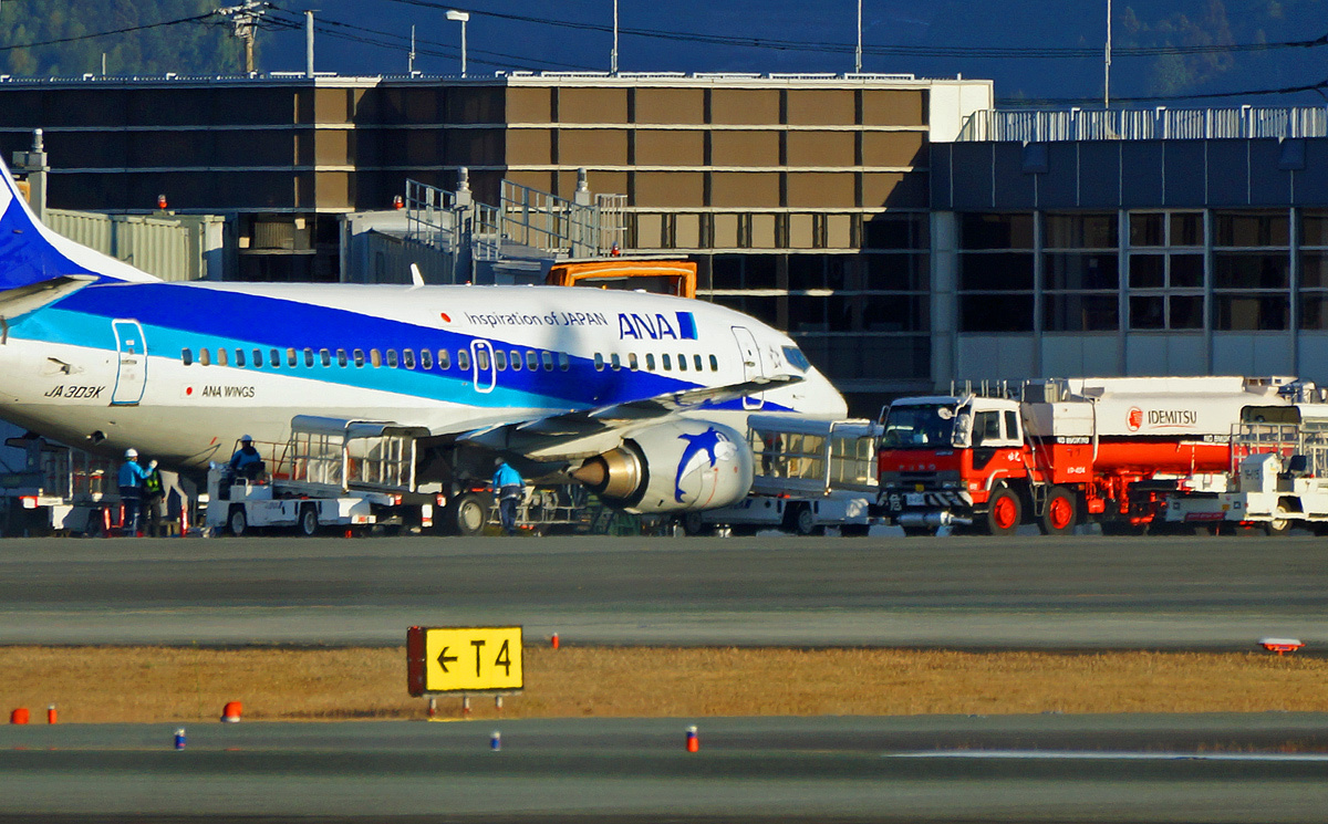 飛行機がエプロンに 江戸川ブログ
