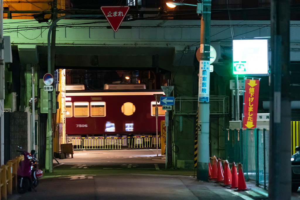 (( へ(へ゜ω゜)へ　＜ 阪急7000系7006F京とれいん雅洛深夜試運転_f0014380_17223625.jpg