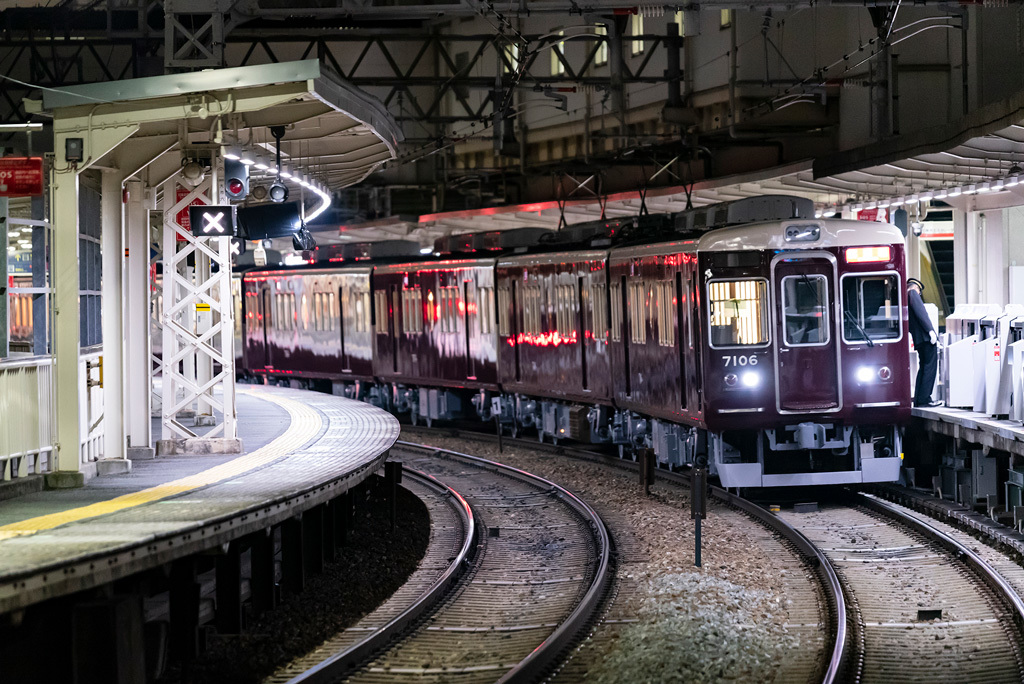 (( へ(へ゜ω゜)へ　＜ 阪急7000系7006F京とれいん雅洛深夜試運転_f0014380_17234383.jpg