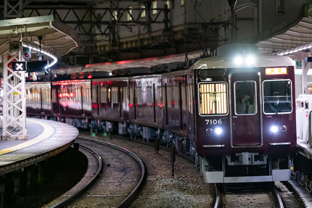 (( へ(へ゜ω゜)へ　＜ 阪急7000系7006F京とれいん雅洛深夜試運転_f0014380_17242190.jpg