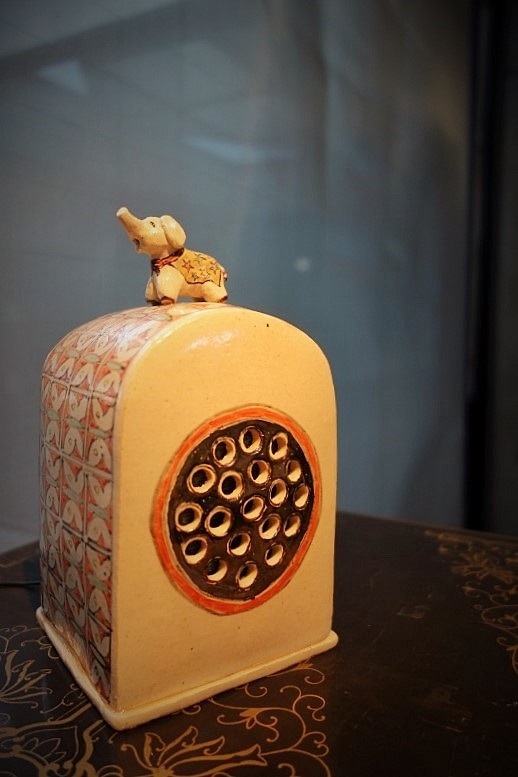 滝口和男作　ウサギ絵柄のハート型陶器　香合（共箱付き） 滝口和男作 ウサギ絵柄のハート型陶器 香合（共箱付き）