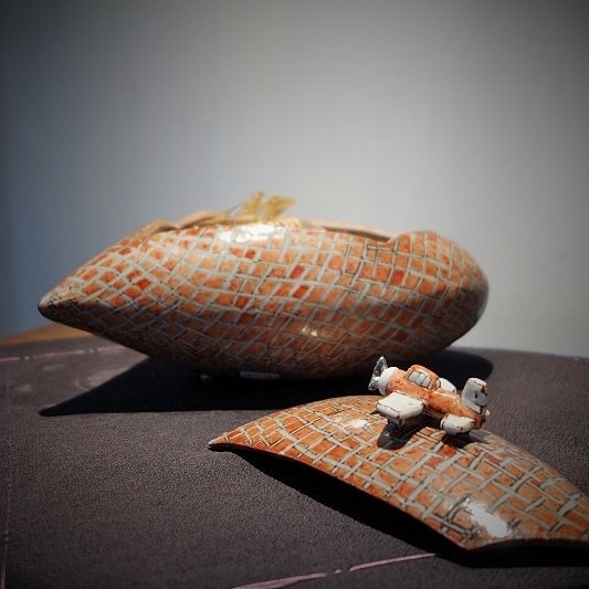 滝口和男作　ウサギ絵柄のハート型陶器　香合（共箱付き） 滝口和男作 ウサギ絵柄のハート型陶器 香合（共箱付き） 清水焼