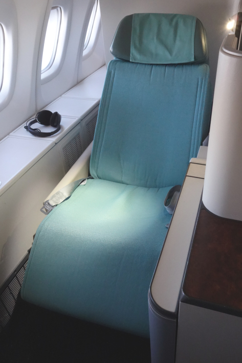 大韓航空 KE704便 成田ー仁川 ビジネスクラスの機内食と機材 B747-8i 2018年12月 大田・ソウルの旅(1)_f0117059_17020252.jpg