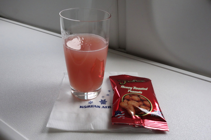大韓航空 KE704便 成田ー仁川 ビジネスクラスの機内食と機材 B747-8i 2018年12月 大田・ソウルの旅(1)_f0117059_17034310.jpg