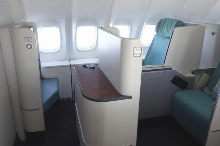 大韓航空 KE704便 成田ー仁川 ビジネスクラスの機内食と機材 B747-8i 2018年12月 大田・ソウルの旅(1)_f0117059_17073791.jpg