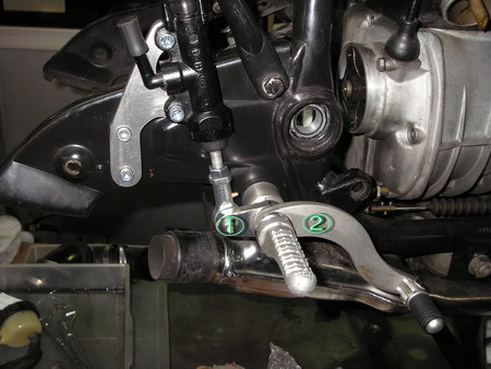 BMW R100RS改への道 8) バックステップの取り付け_e0218639_11045867.jpg