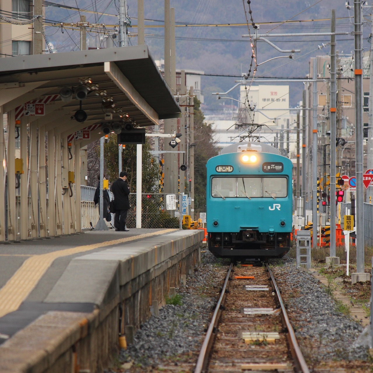 平日朝の和田岬線を撮影_f0355843_12523512.jpg