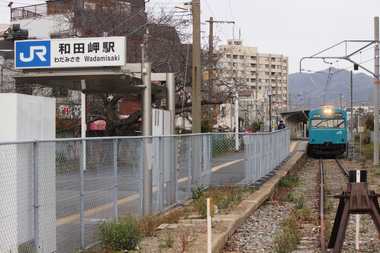 平日朝の和田岬線を撮影_f0355843_12560885.jpg