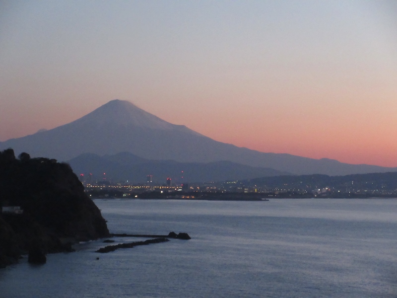 【焼津グランドホテルの窓辺から眺めた朝の富士山、日本一!!】_b0009849_10341050.jpg