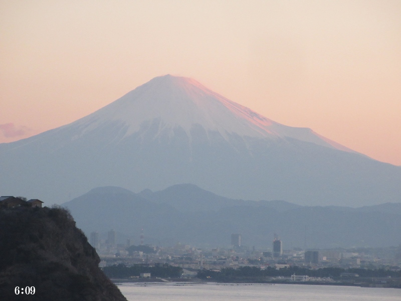【焼津グランドホテルの窓辺から眺めた朝の富士山、日本一!!】_b0009849_10364789.jpg