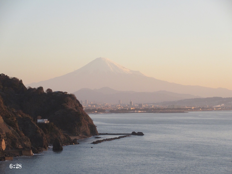 【焼津グランドホテルの窓辺から眺めた朝の富士山、日本一!!】_b0009849_1039186.jpg