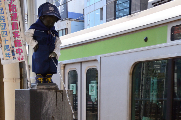 東京鉄道遺産49 浜松町駅の小便小僧_b0338976_15004236.jpg