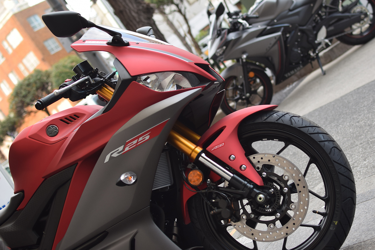 【速報】2019 Newモデル ヤマハ YZF R-25入荷！_d0099181_21264600.jpg