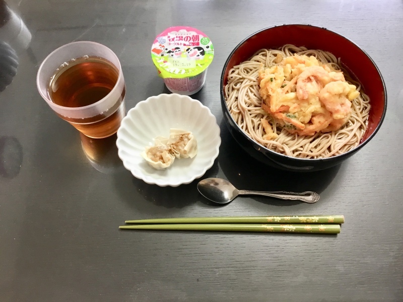 しらゆり荘 昼食 布乃利かき揚げ蕎麦 チーズシュウマイ いちごヨーグルト_c0357519_12092268.jpeg