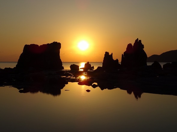 橋杭岩の日の出 : 彩の気まぐれ写真