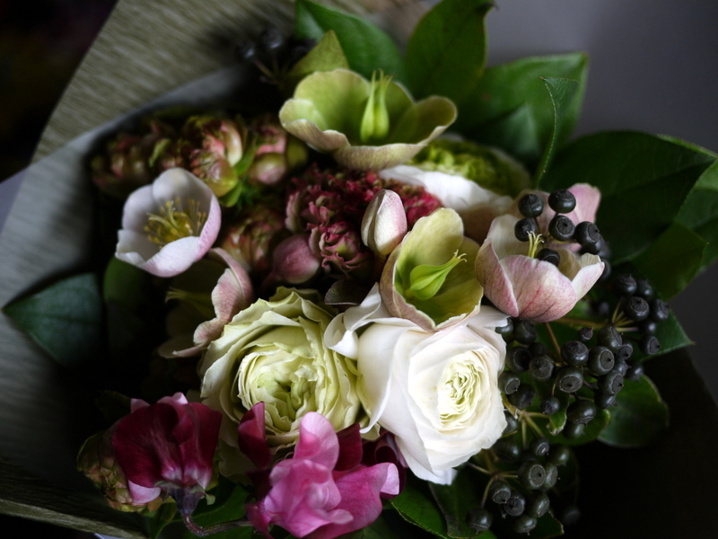 ホワイトデーに花束 白 グリーンに少し赤み ナチュラル系 19 03 14 札幌 花屋 Mell Flowers ホワイトデーに花束 白 グリーンに少し赤み ナチュラル系 19 03 14 札幌 花屋 Mell Flowers