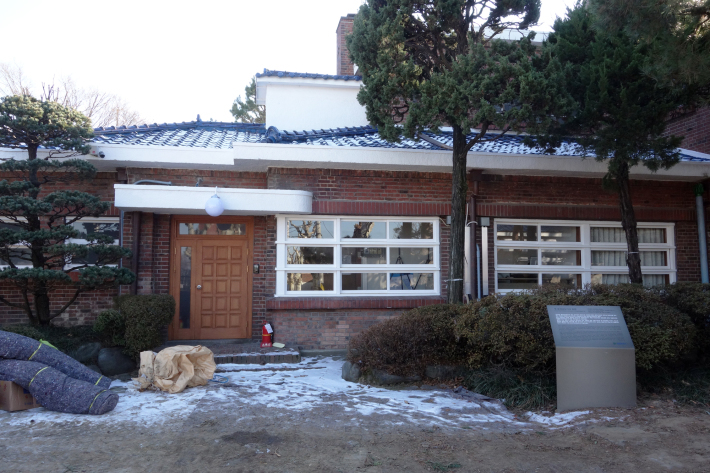 旧忠清南道官舎村/旧忠清南道知事公館 旧忠清南道庁本館 instax SQUARE SQ6 2018年12月 大田・ソウルの旅(3)_f0117059_10010637.jpg