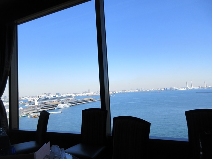 【ホテルモントレ横浜】素晴らしすぎる眺めのエスカーレで飲み放題付きランチ3800円_b0009849_1325910.jpg