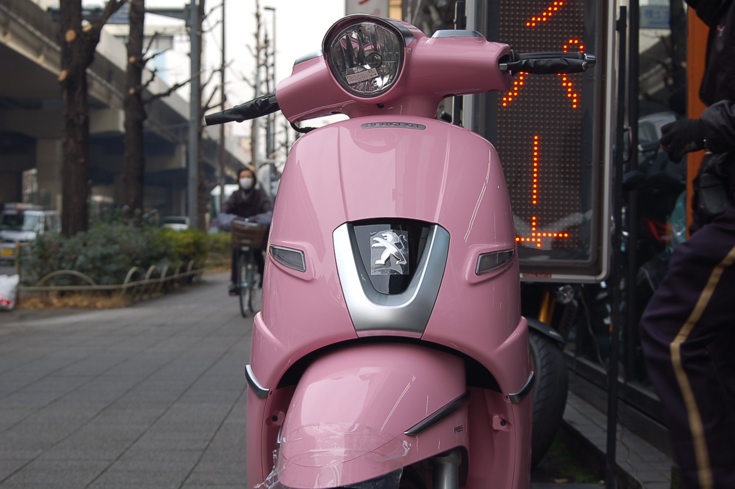 ”ピンク” のDJANGO (ジャンゴ)登場! PEUGEOT_d0099181_19340144.jpg